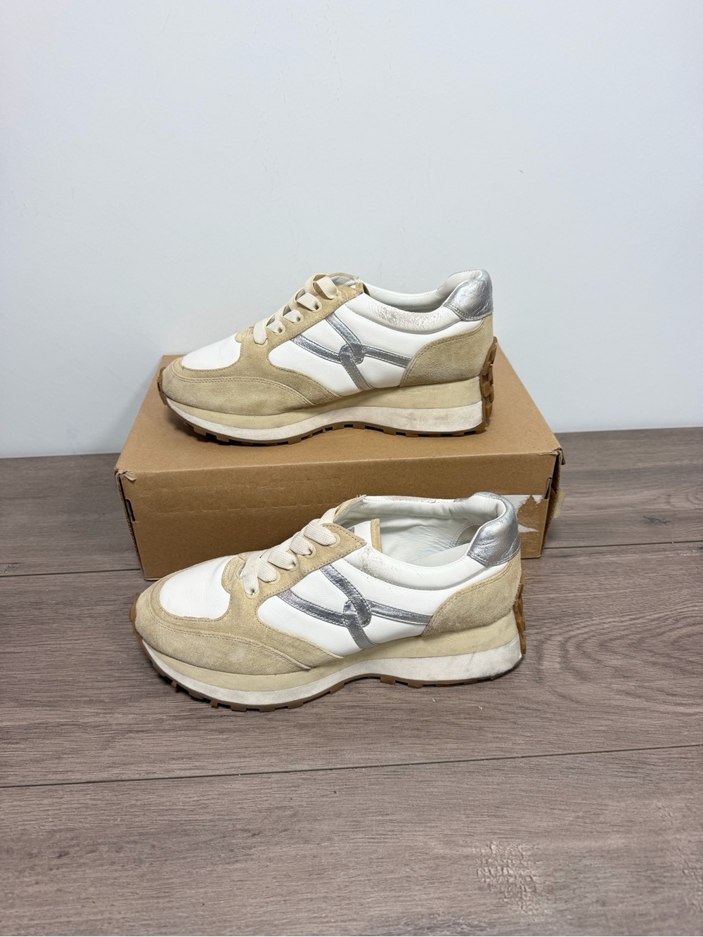 Used women Veronica Beard Valentina Sneakers size 9